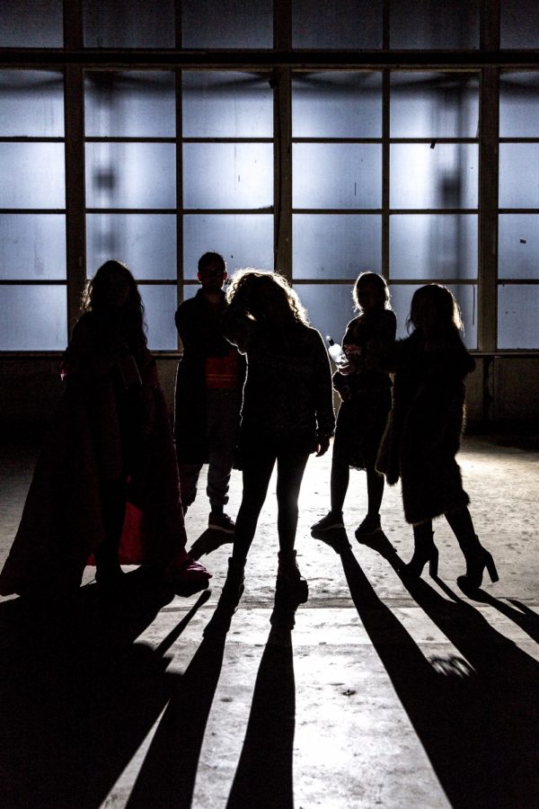 Groningen, suikerfabriek 20180322. De commissie die ondanks de Hanzehogeschool het organiseren van een lustrumfeest doorzet.